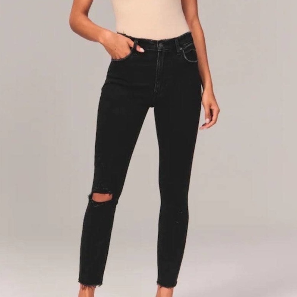 NWOT‼️ • A&F • Ripped Black High Rise Skinny Jeans